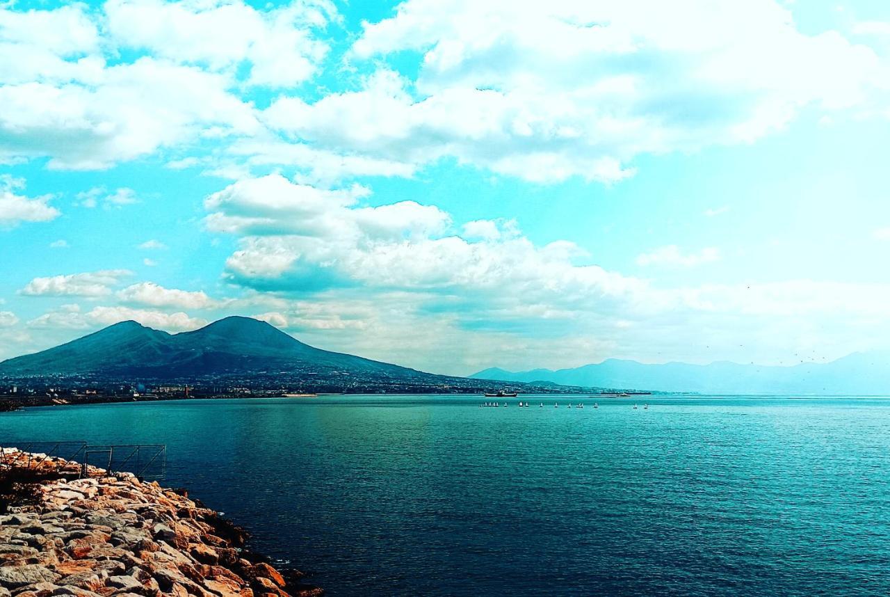 Suite Mirella Napoli Esterno foto